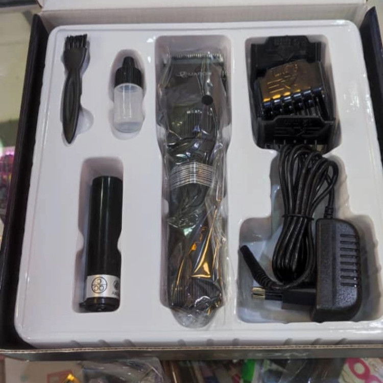 ماشین اصلاح موی سر و صورت پرومارون مدل RL707، اصلاح به صورت صفر زن و خط زن، منبع انرژی با برق و باتری، تکنولوژی اصلاح به صورت تریمر، مدت زمان شارژ 120 دقیقه و مدت زمان استفاده پس از شارژ 60 دقیقه، مقاوم در برابر آب، به همراه برس تمیزکننده و روغن